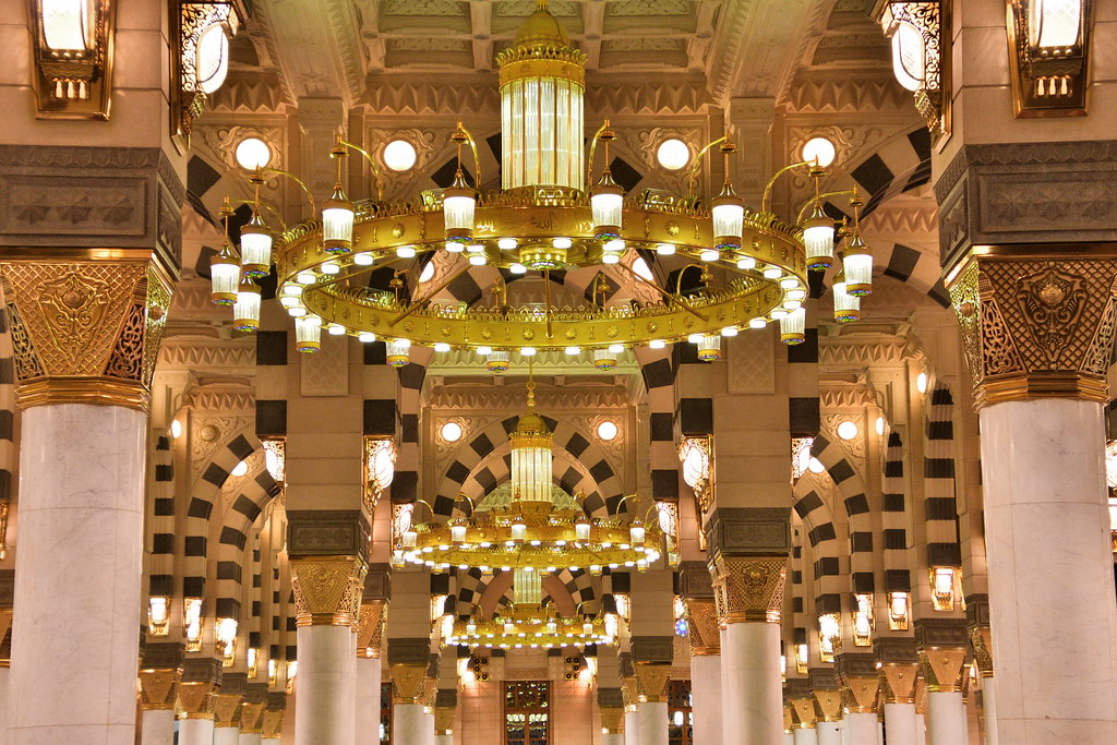 Al-Masjid an-Nabawi Chandeliers