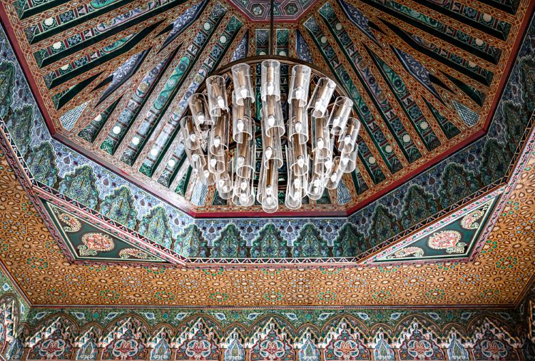 Ottoman Craftsmanship Revived: Traditional Techniques in Modern Mosque Lighting